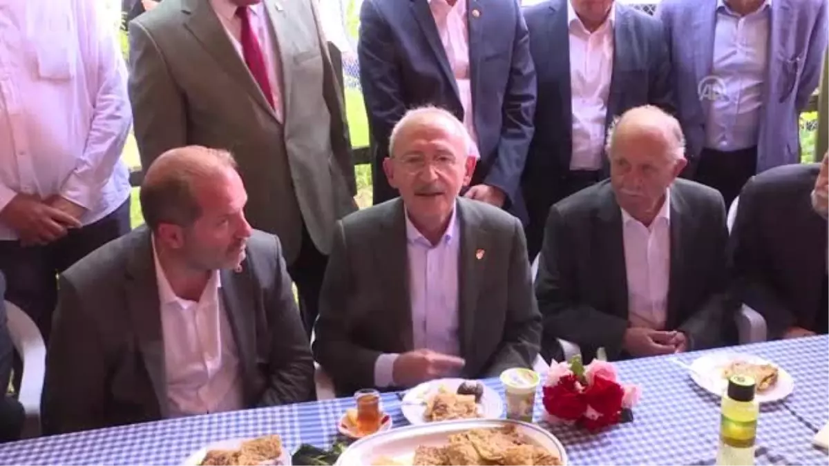 Kılıçdaroğlu\'ndan köy ziyareti