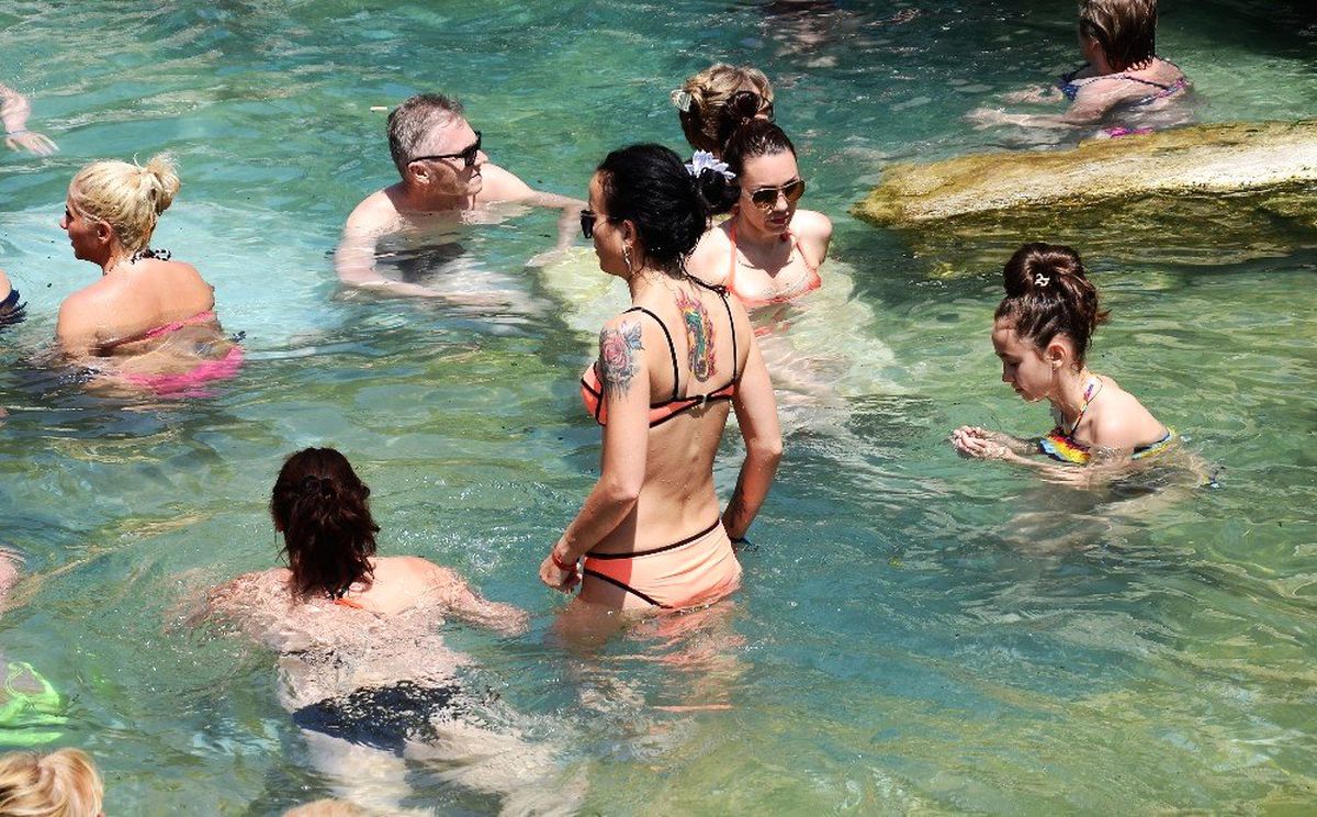 Pamukkale\'ye bayramda turist akını