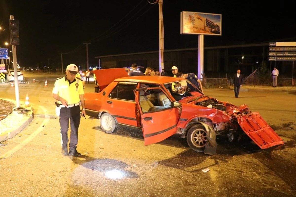 Sivas\'ta trafik kazası 1 ölü 8 yaralı