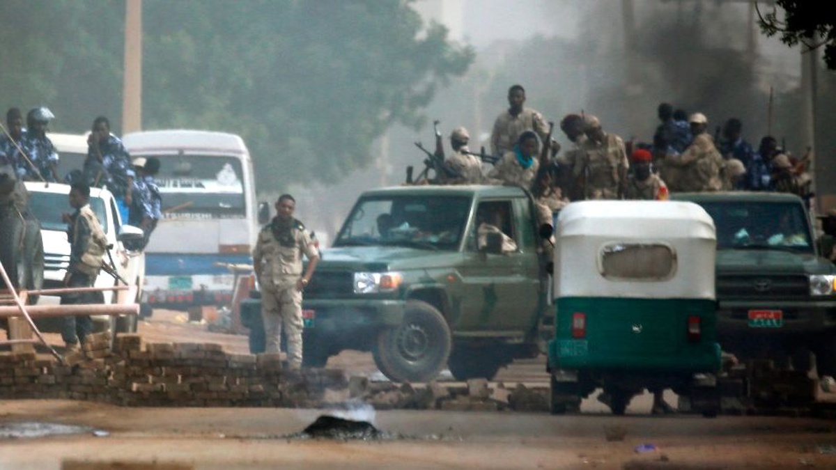 Sudan krizi: Muhalifler ölü sayısının 60\'a yükseldiğini duyurdu