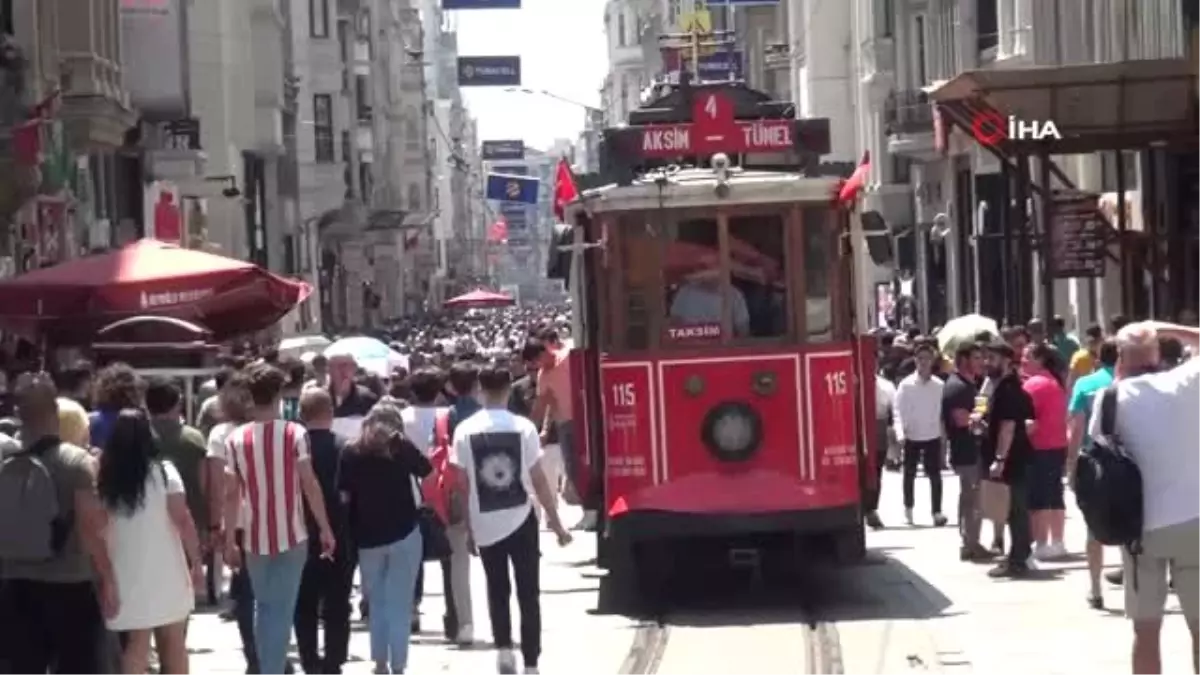 Taksim\'de bayram yoğunluğu