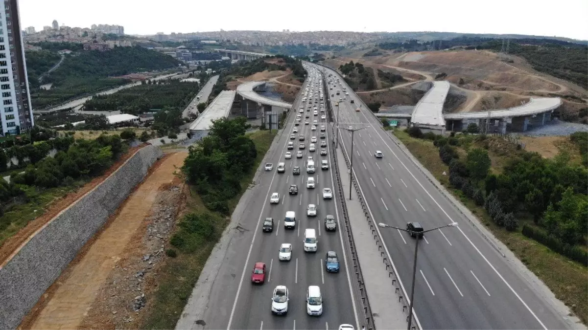 TEM\'deki trafik yoğunluğu havadan görüntülendi