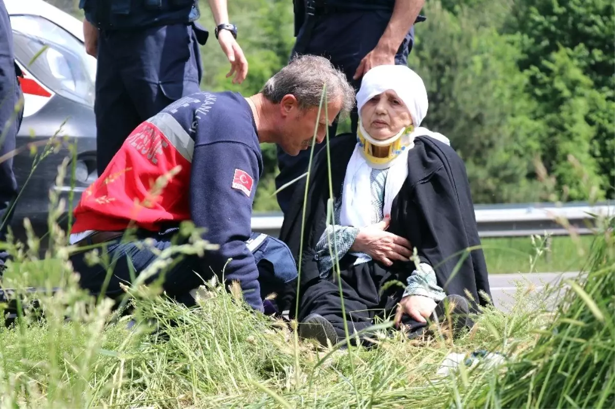 TEM otoyolunda kontrolden çıkan otomobil refüje uçtu: 3 yaralı