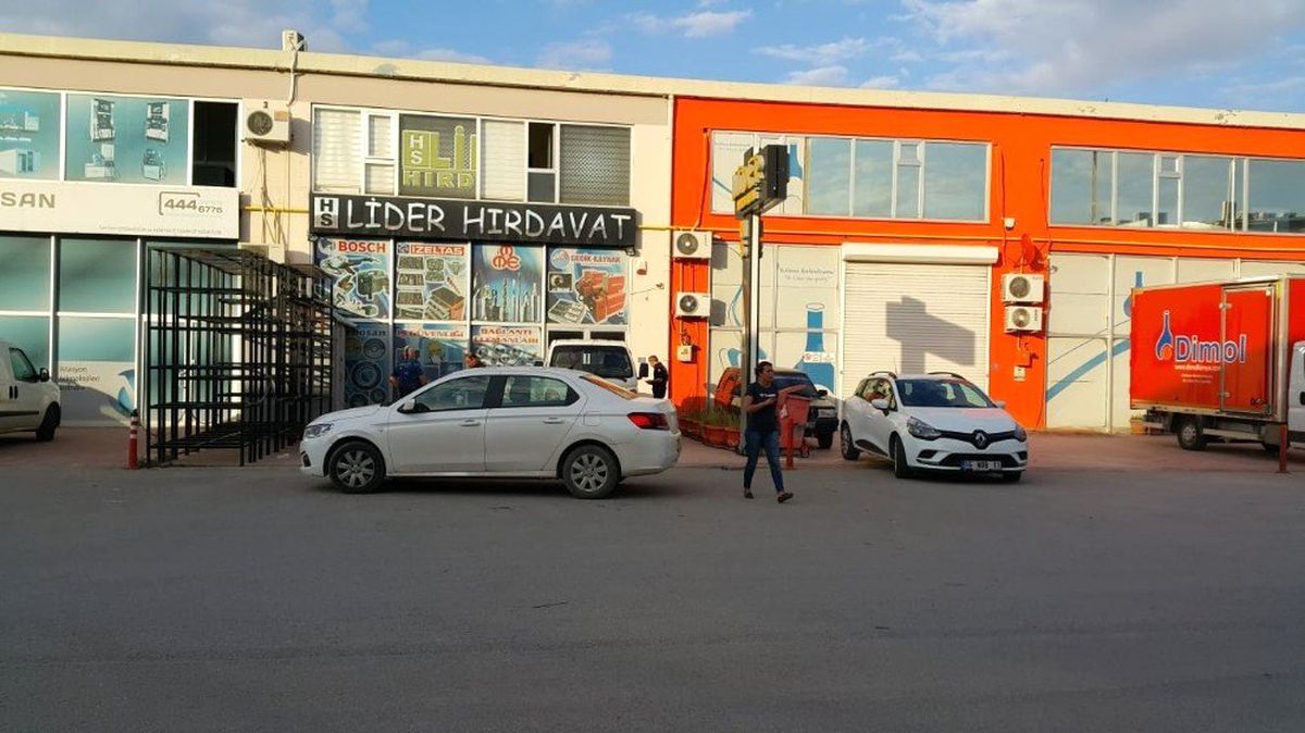 2 iş yerini canı sıkıldığı için kurşunlamış