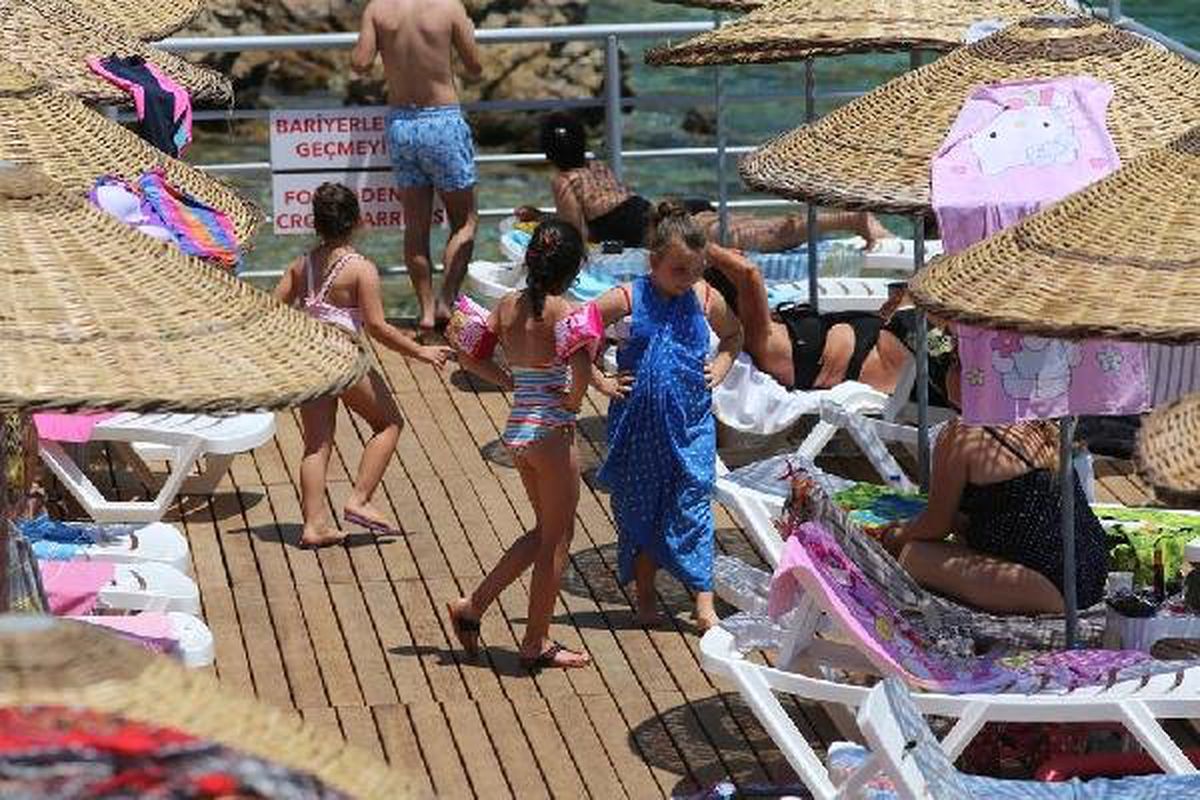 Bakanlığın işlettiği Halk Plajı\'na yoğun ilgi