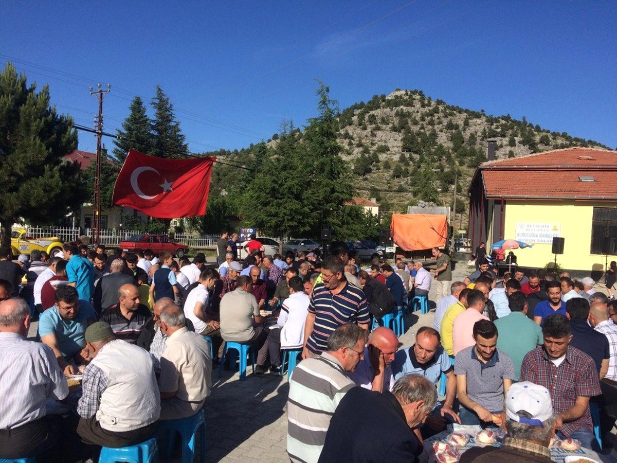 Beyşehir\'de Osmanlı bayram yemeği geleneği günümüzde de yaşatılıyor