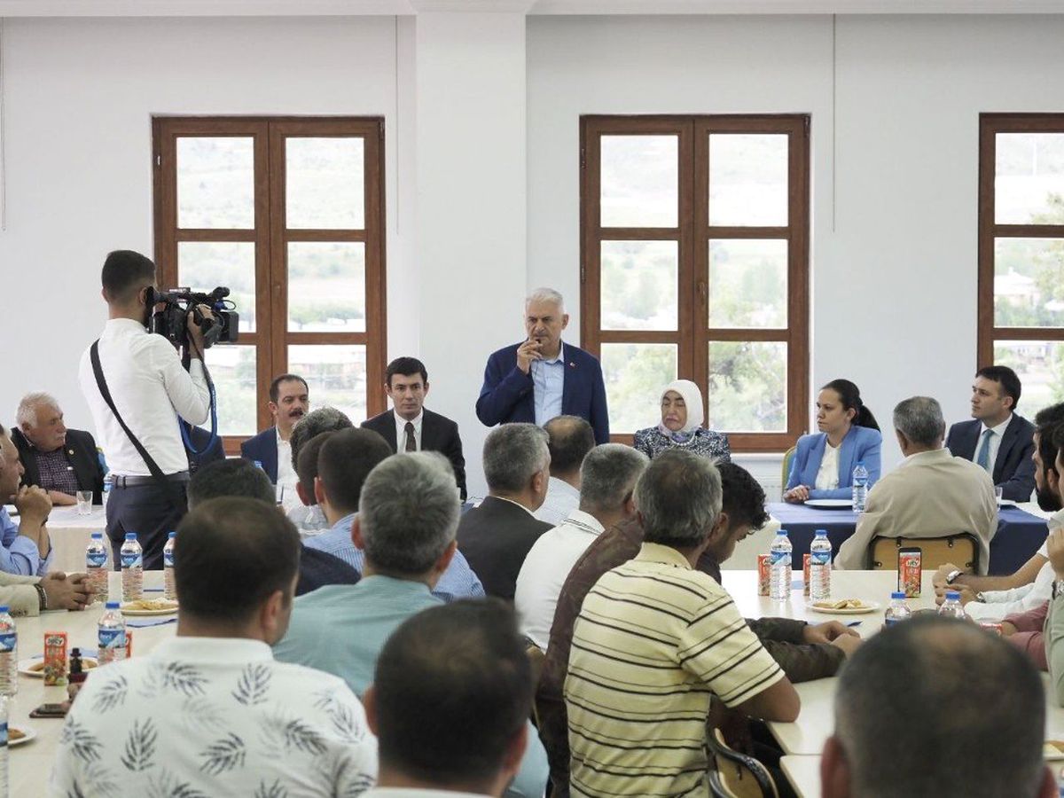 Binali Yıldırım, hemşehrilerine hitap etti