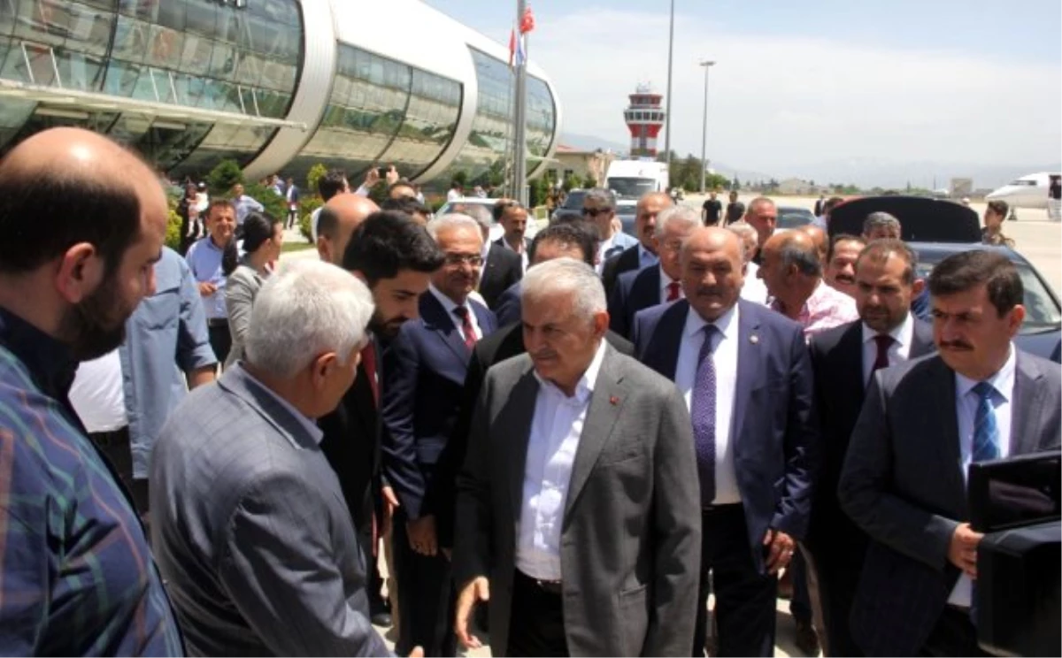 Binali Yıldırım\'ın tokalaşması 1 saat 8 dakika sürdü