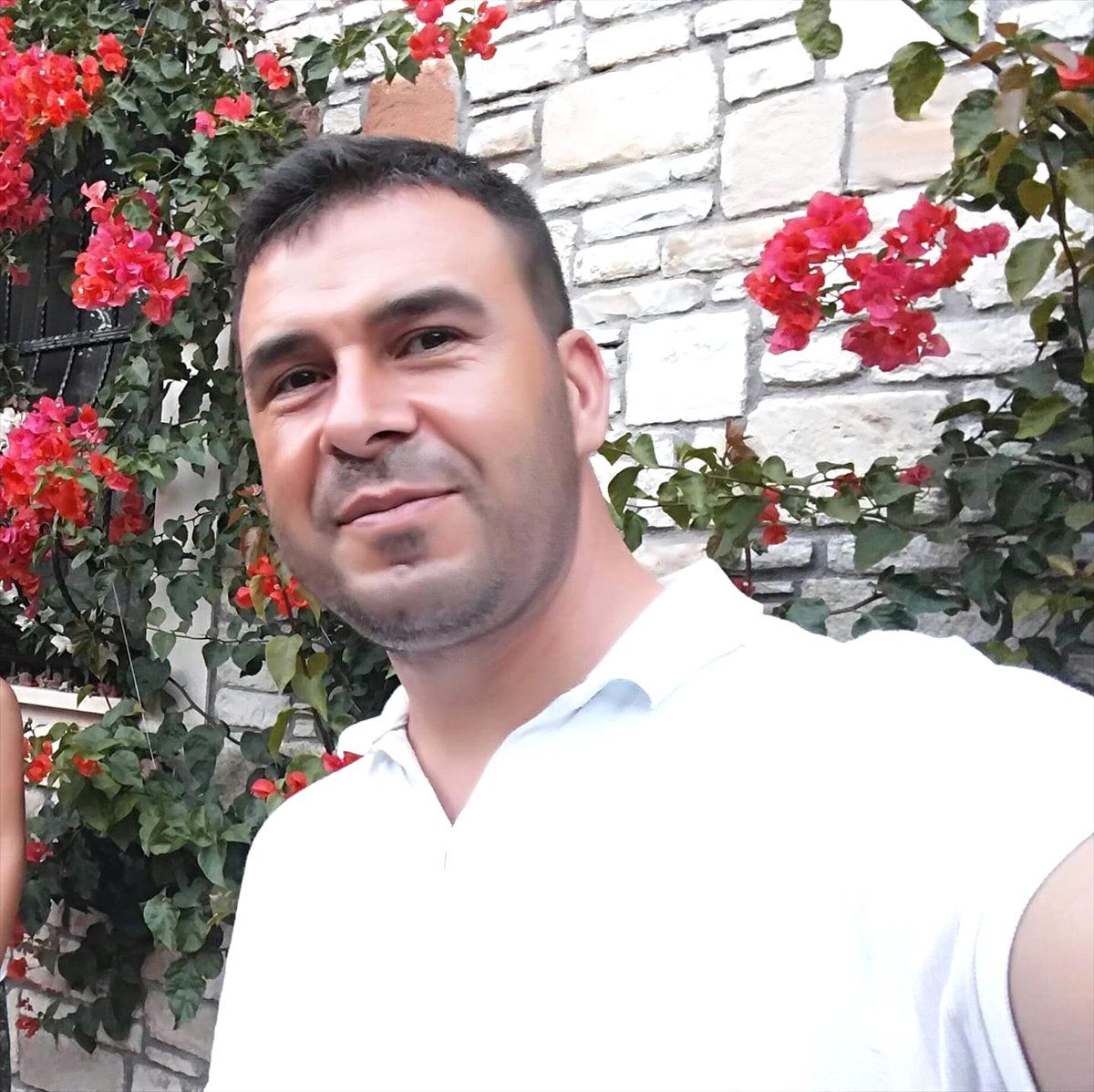 Çatıdan düşen öğretmen hayatını kaybetti