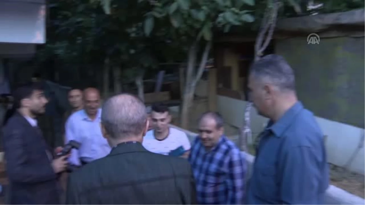 Cumhurbaşkanı Erdoğan, Emekçi ve Soyutürk ailelerini ziyaret etti