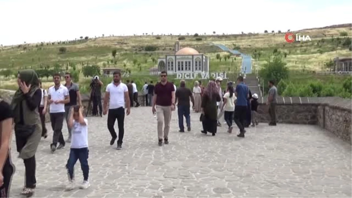 Diyarbakır\'da tarihi mekanlar bayramda doldu taştı