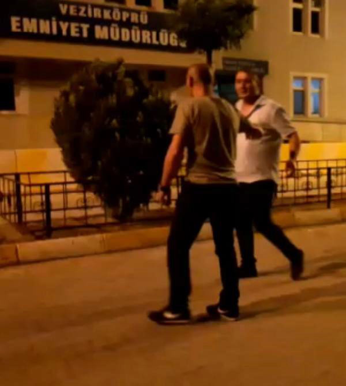 Ecrin bebeğin dayısı ve üvey amcasına parkta darp