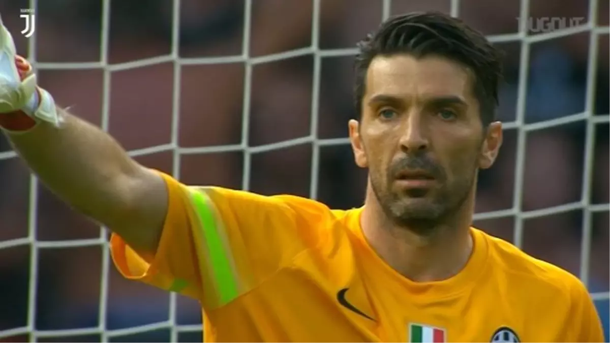 En İyi Tasarruf: Gigi Buffon - FC Barcelona