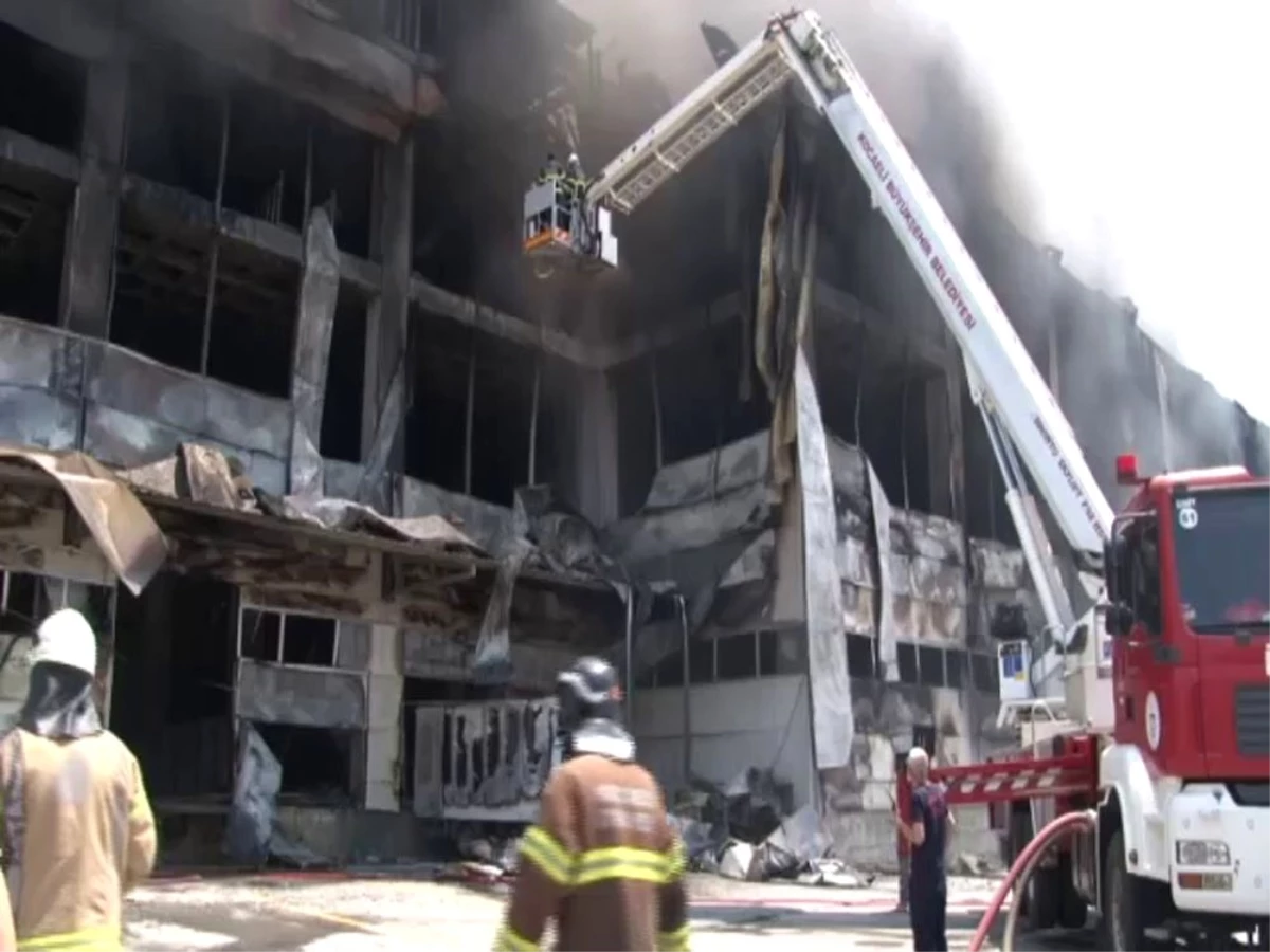 Fabrika yangınında 4 işçi hayatını kaybetti
