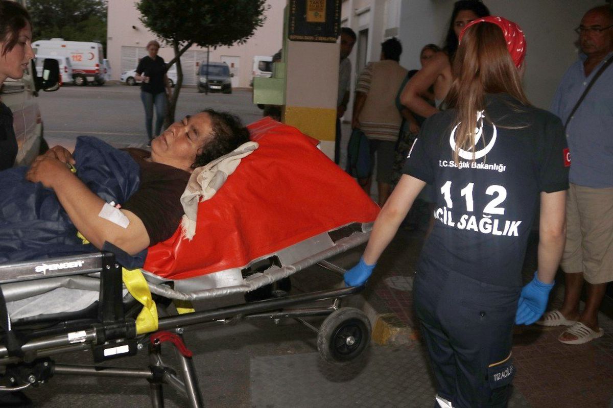 Fıtık ağrısı nedeniyle dağda mahsur kalan kadını 112 ekipleri kurtardı