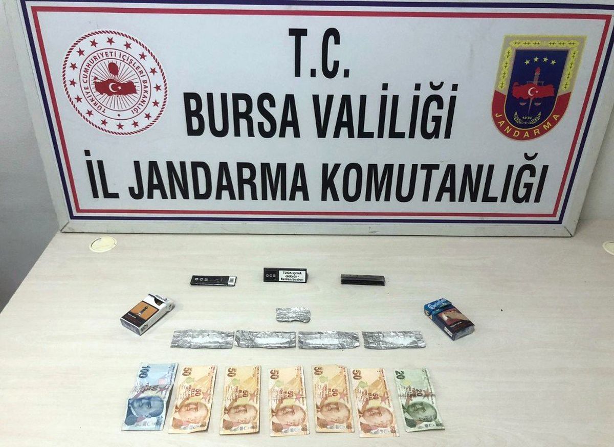 Hareketlerinden şüphelendikleri genç zehir taciri çıktı