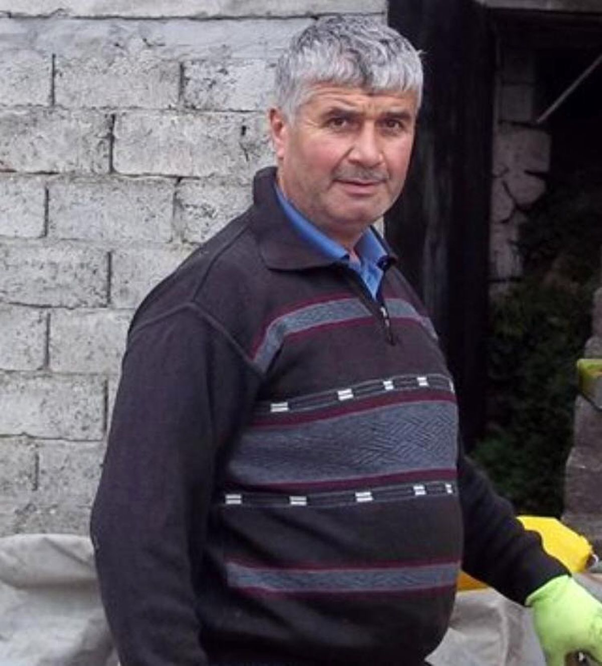 Kayan aracını dayanarak durdurmaya çalışırken yaşamını yitirdi