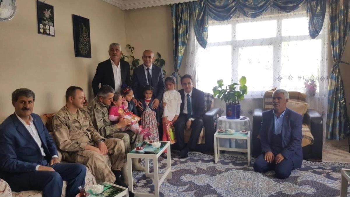Kaymakam Dundar ile Başkan Ensari, şehit aileleri ve gazilerle bayramlaştı