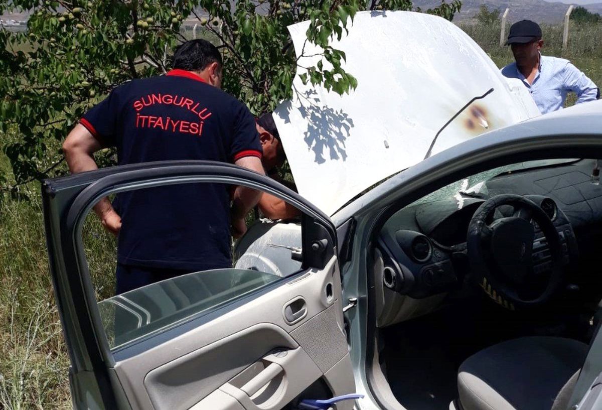 Kaza yapan araç alev aldı: 4 yaralı