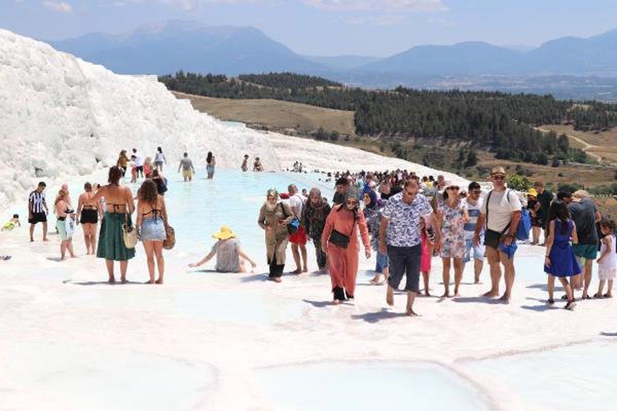 Pamukkale\'ye ziyaretçi akını
