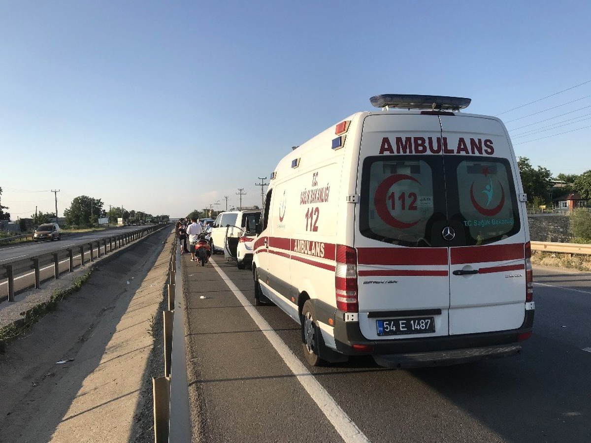 Sakarya\'da zincirleme trafik kazası: 3 yaralı