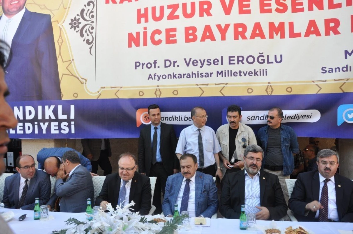 Sandıklı\'da Cumhurbaşkanlığı Irak Özel Temsilcisi Eroğlu\'nun katılımıyla bayramlaşma gerçekleşti