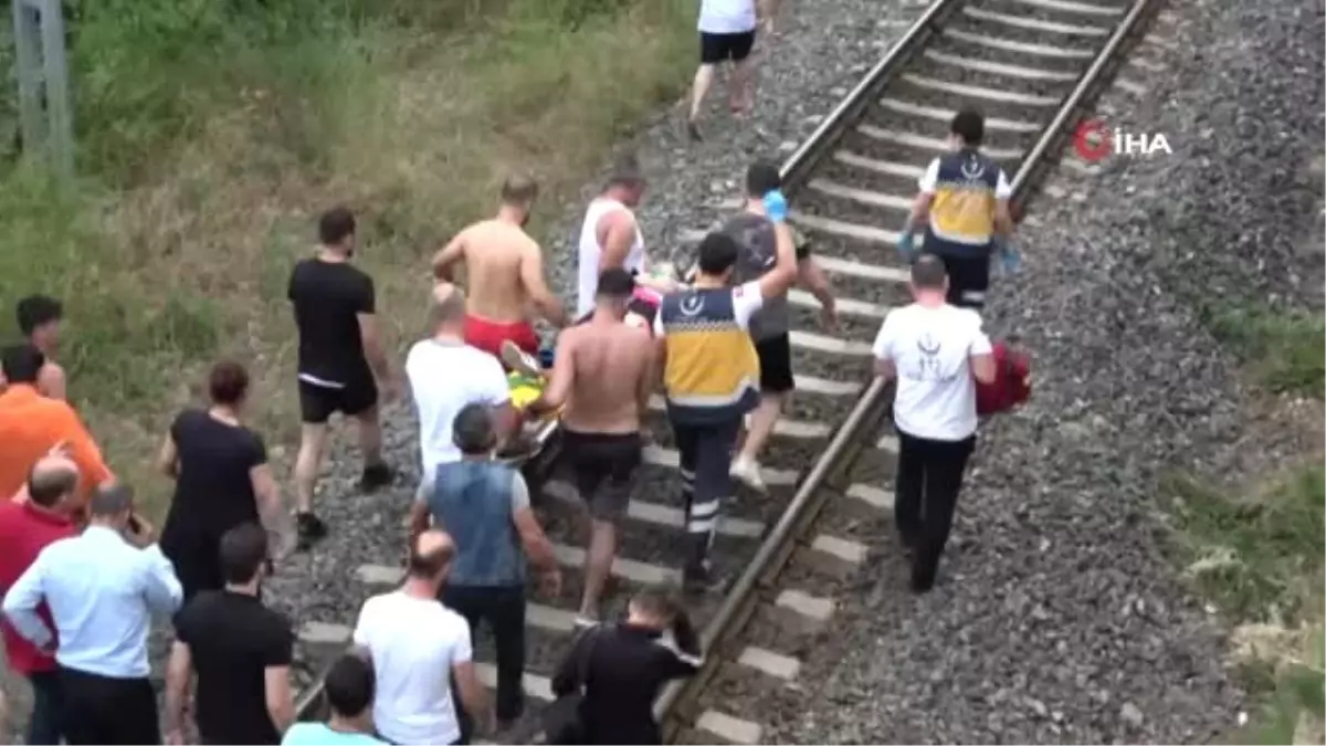 Serinlemek için denize giden genç kıza tren çarptı
