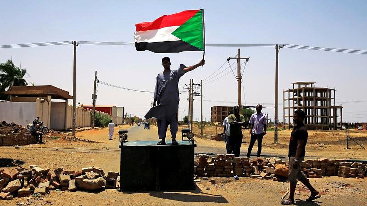 Sudan\'da ölü sayısı 100\'ü geçti; Afrika Birliği ülkeyi tüm etkinliklerinden çıkardı