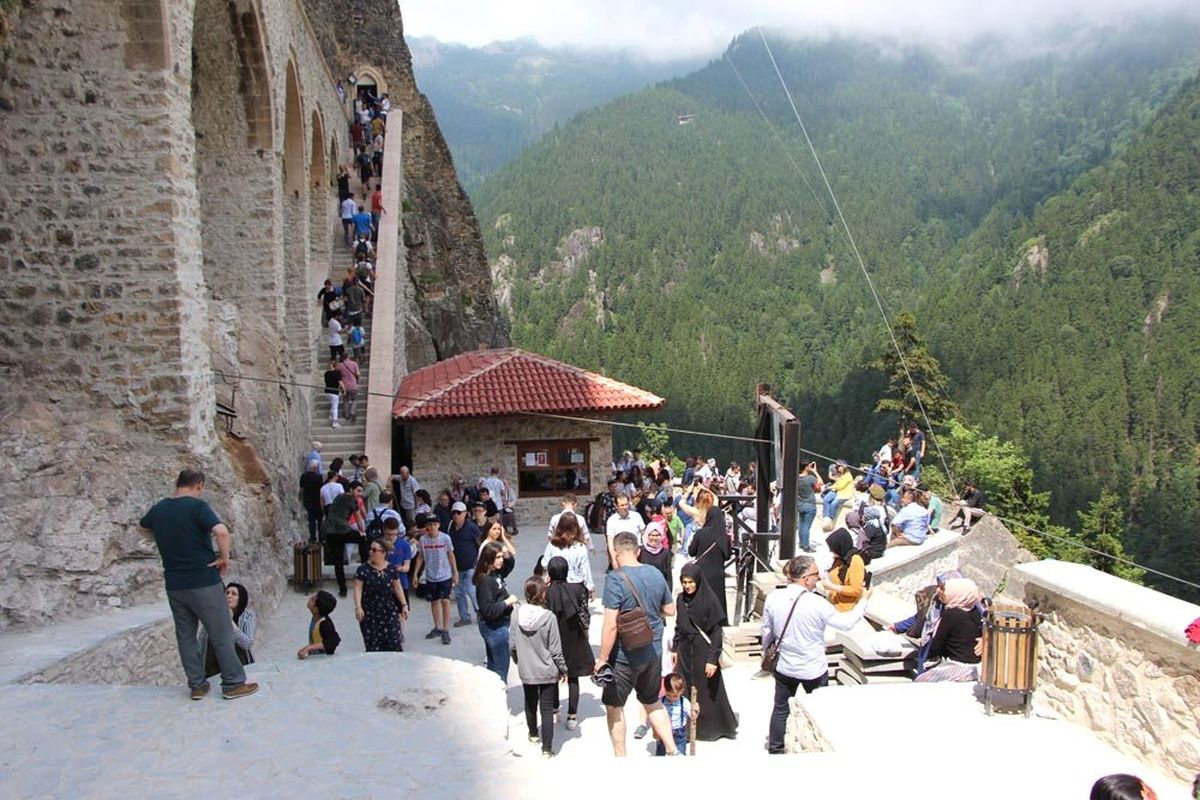 Sümela Manastırı bayramda doldu, taştı