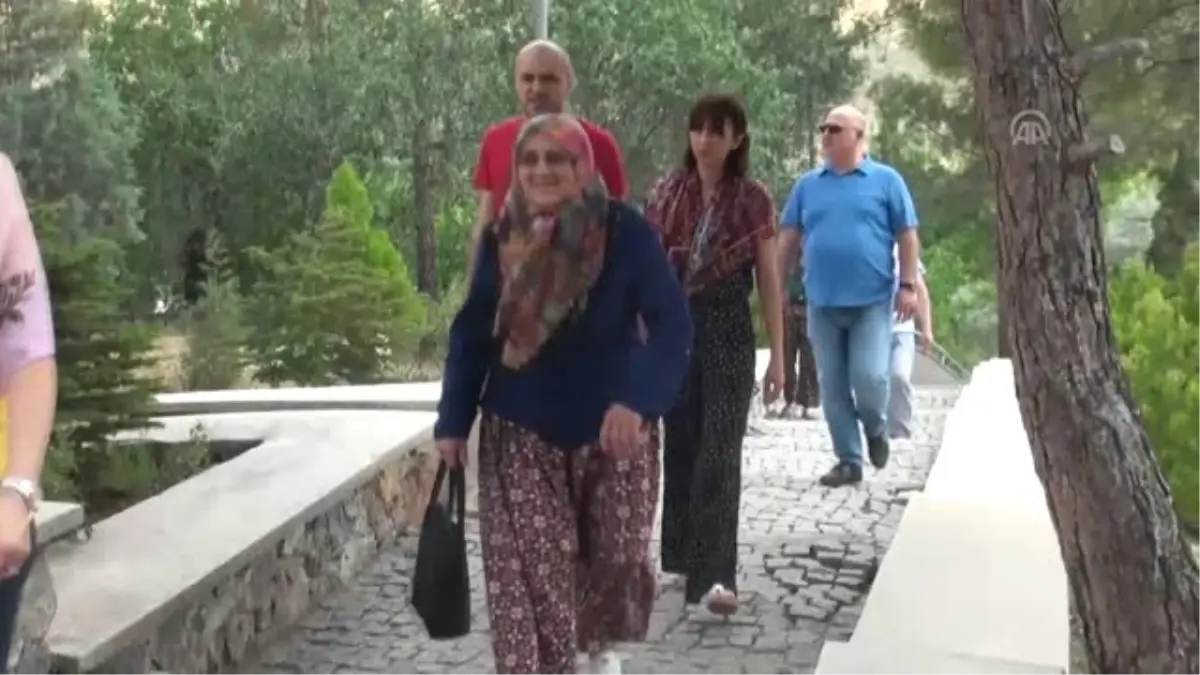 Tabduk Emre\'nin türbesine ziyaretçi ilgisi - ANKARA