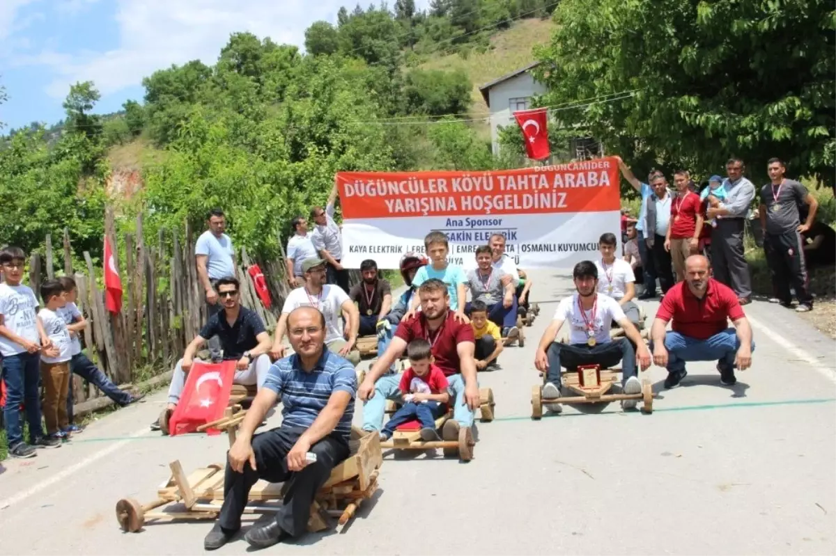 Tahta arabalı Formula nefesleri kesti