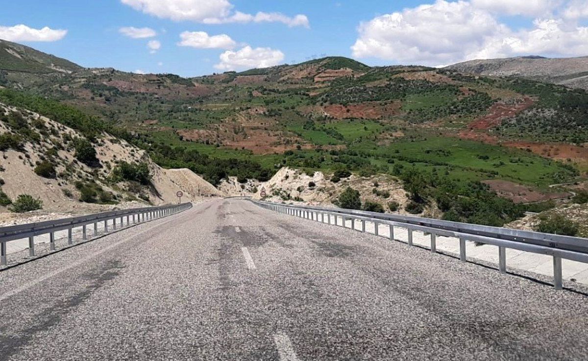 Tut İlçe karayoluna bariyerli önlem