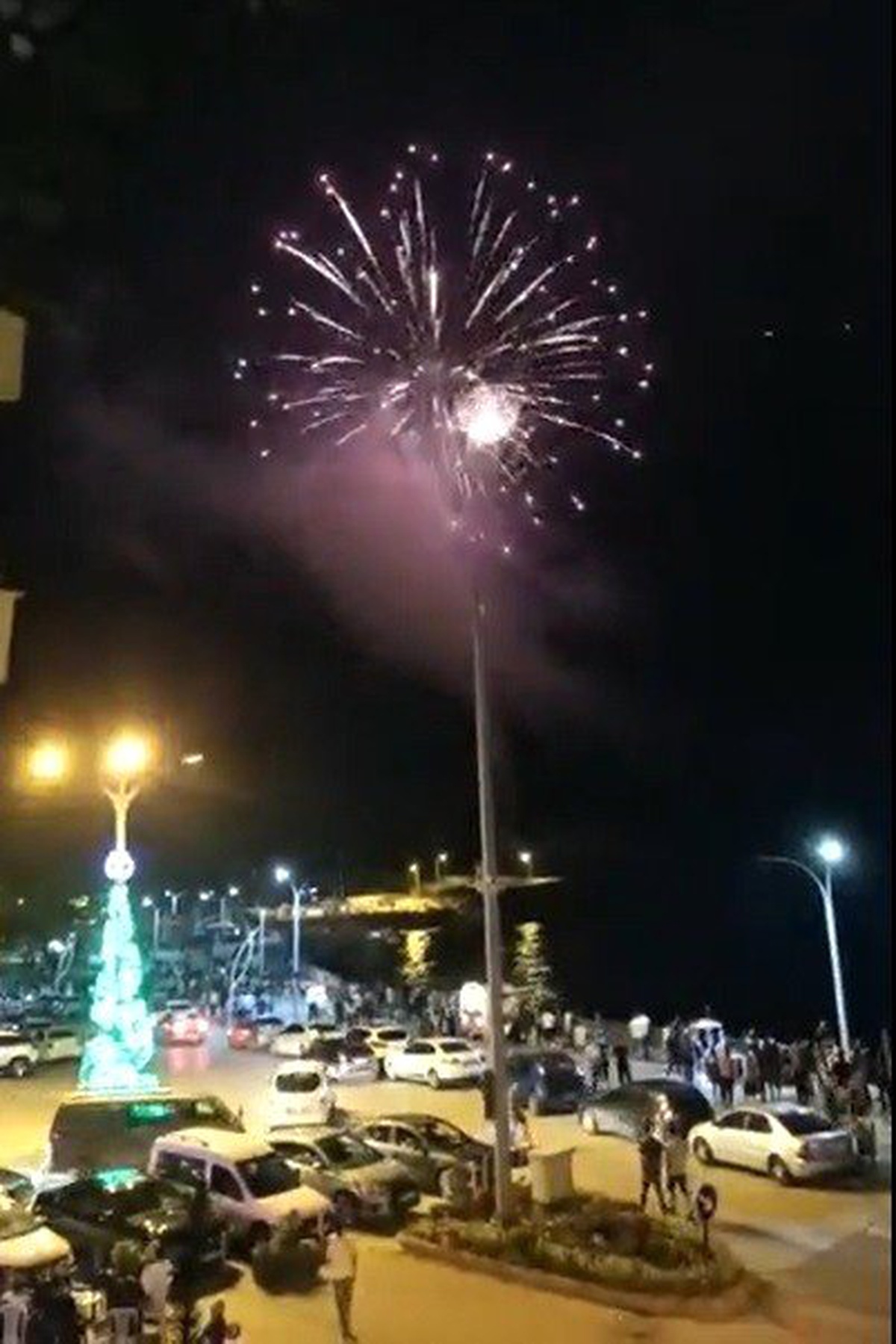 Akçakoca\'da gökyüzü havai fişeklerle aydınlandı