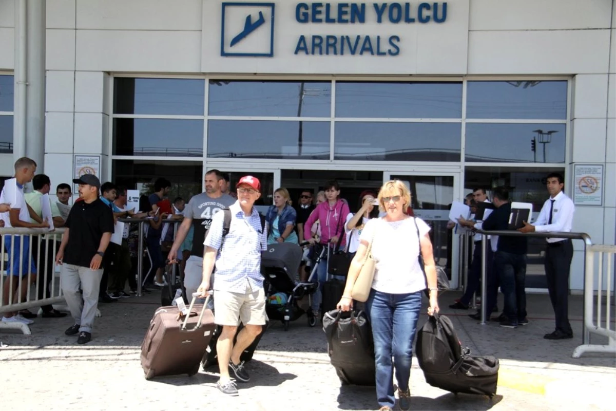 Antalya, bayramda 400 bin turist ağırladı