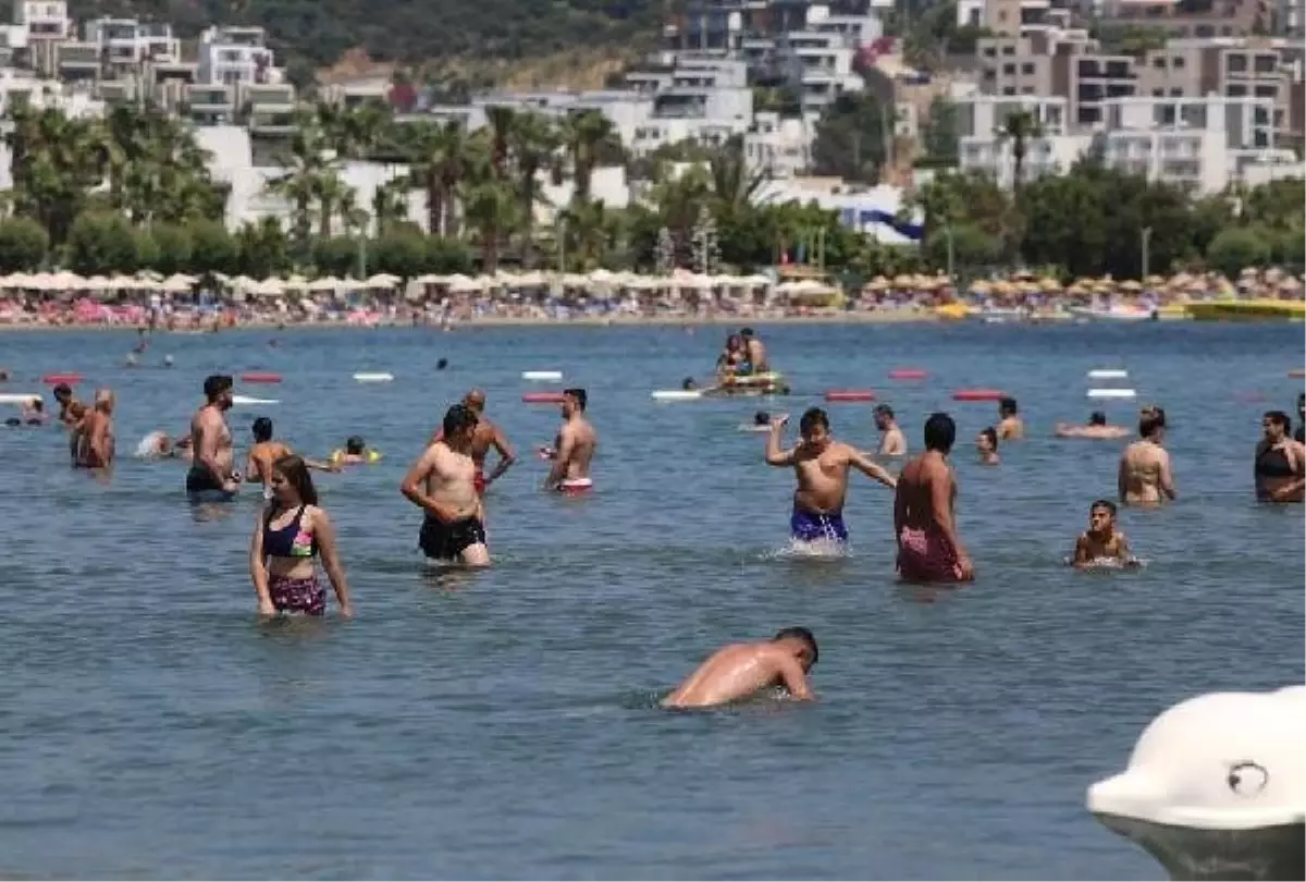 Bodrum\'da plajlar yine dolu