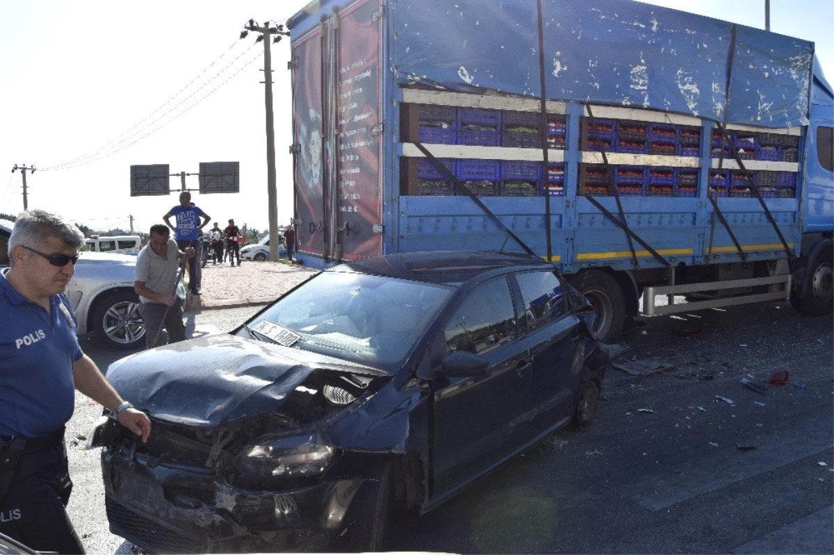Burdur\' da zincirleme trafik kazası: 5 yaralı