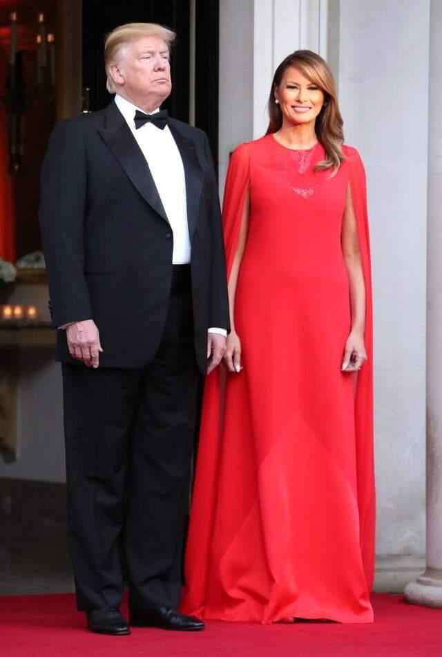 Donoald Trump'ın eşi Melania Trump göbeğiyle olay oldu