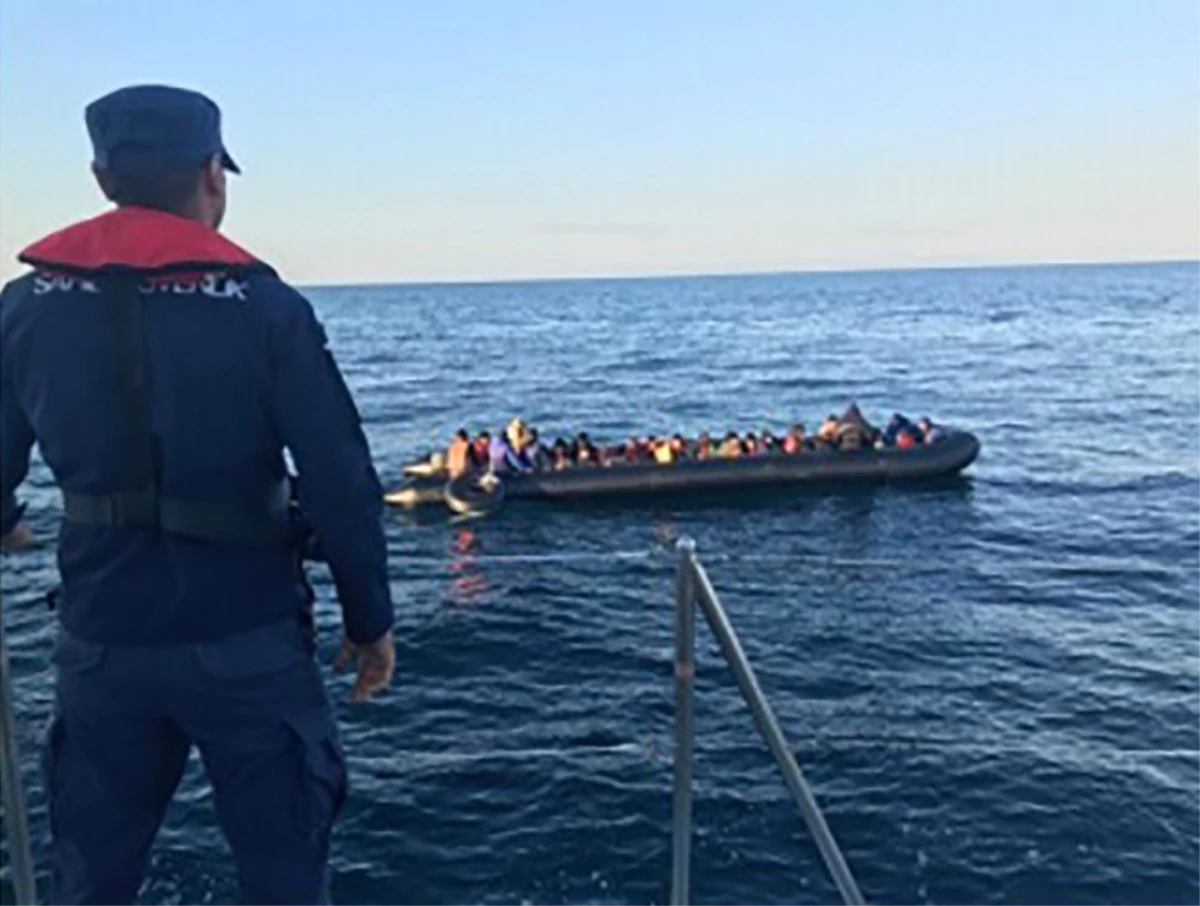 Edirne\'de lastik botta 36 kaçak göçmen yakalandı