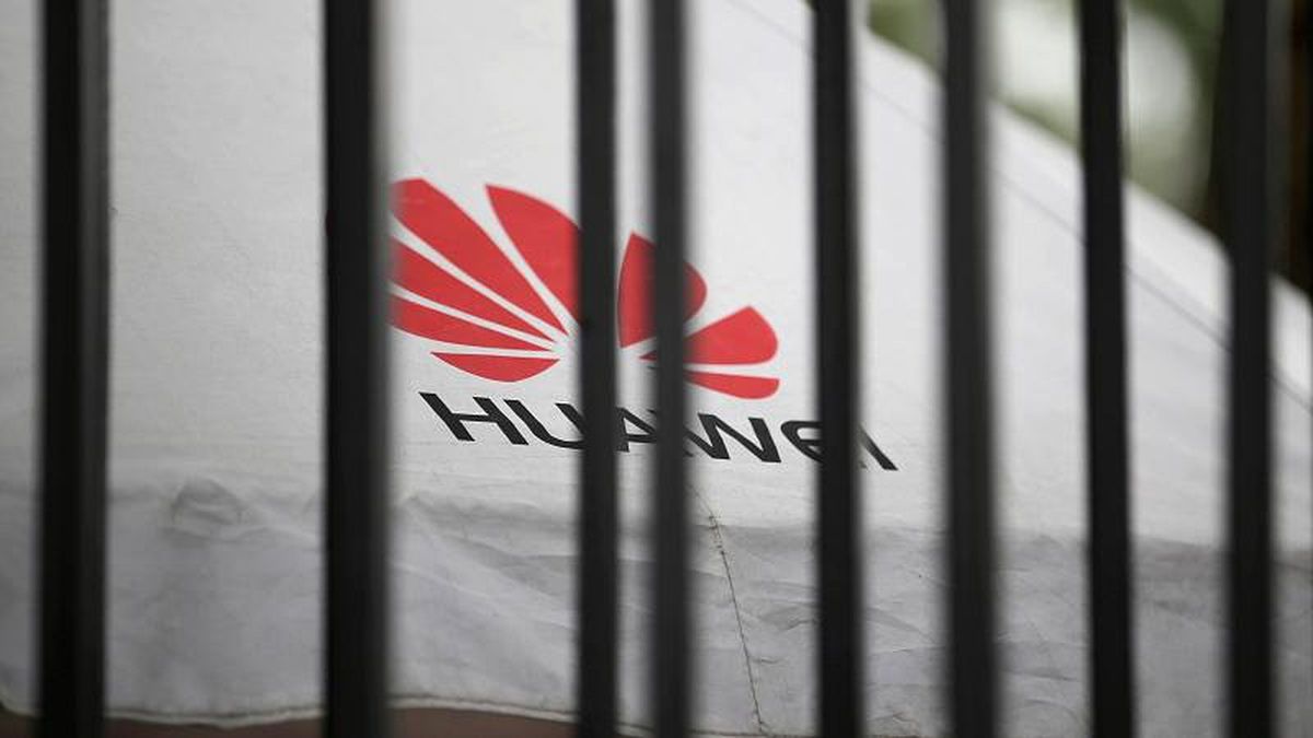 Facebook\'tan Huawei\'e ambargo: Uygulama telefonda ön yüklü olmayacak
