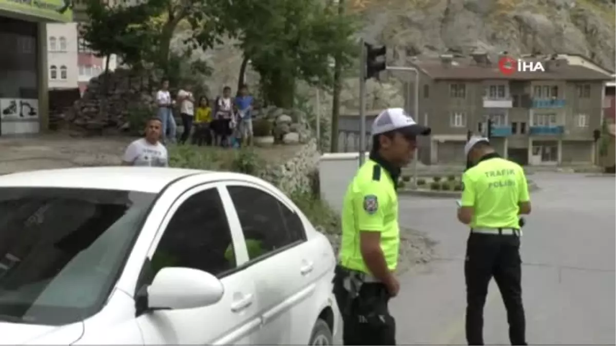 Hakkari polisi çocuklara \'sürücü karnesi\' dağıttı