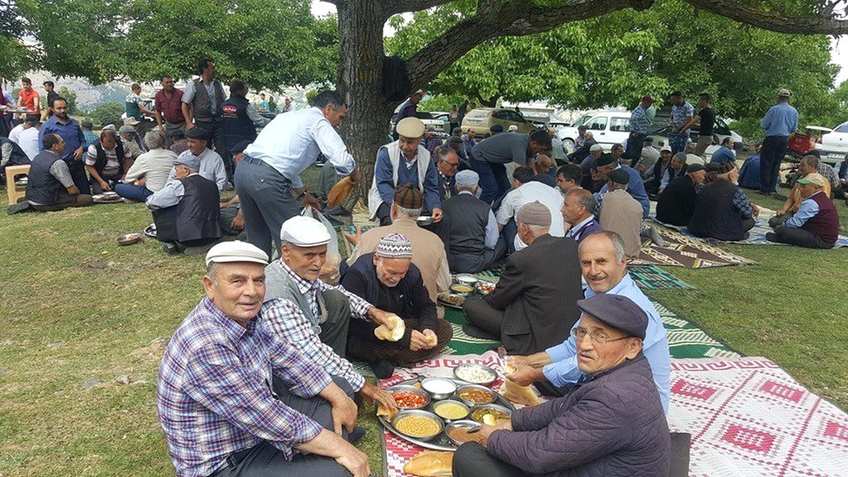 İvrindi\'de çiftçi hayrı yüzlerce vatandaşı buluşturdu