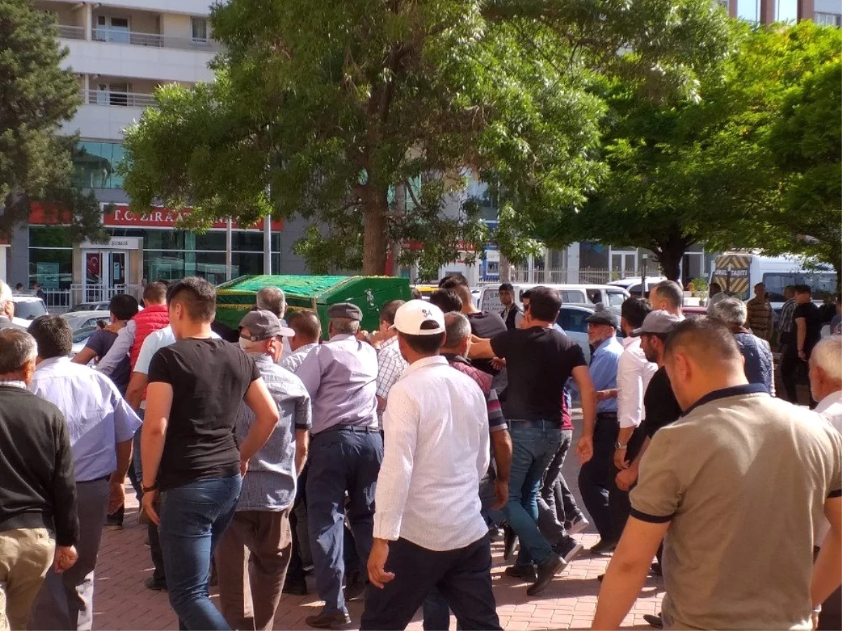 Kırşehir\'de silahlı kavgada hayatını kaybeden Gökhan Uyan toprağa verildi