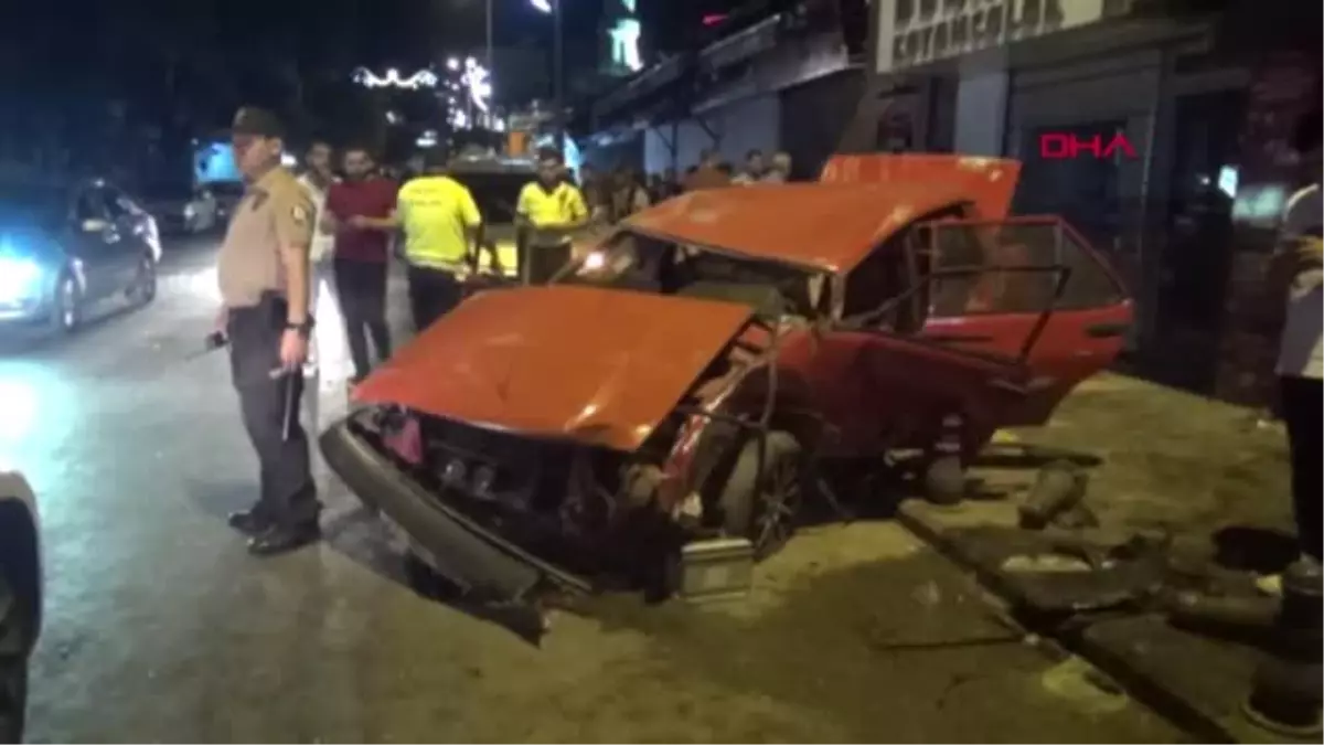 KONTROLDEN ÇIKAN OTOMOBİL, SEYYAR KEBAPÇI TEZGAHINA ÇARPTI: 2 YARALI