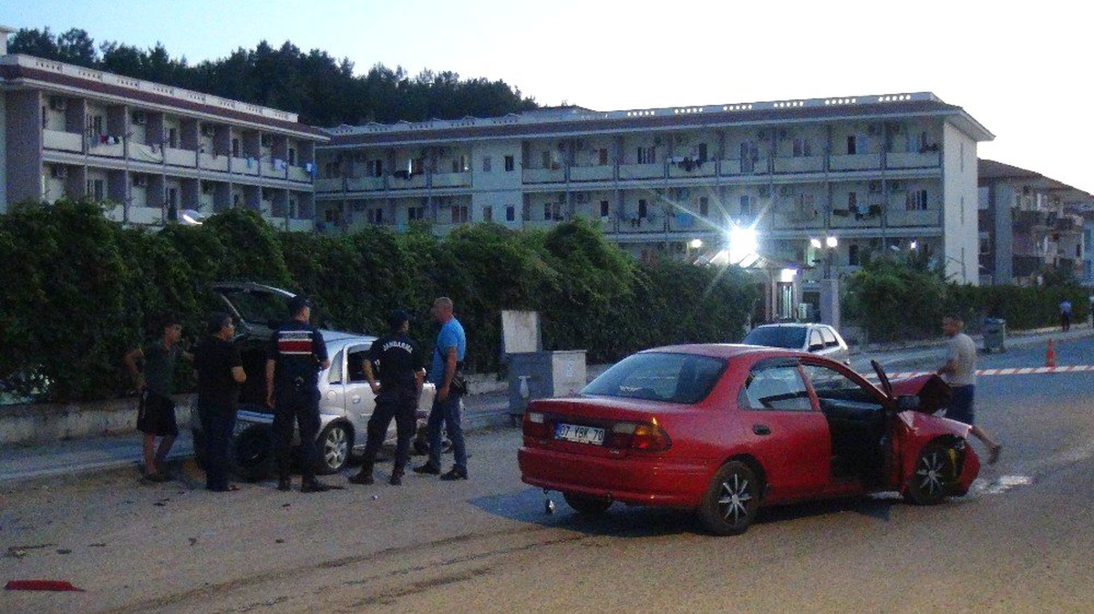 Kontrolsüz kavşakta trafik kazası: 5 yaralı