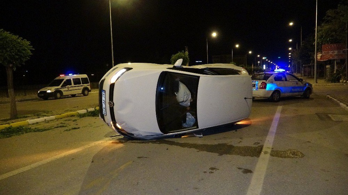 Otomobilin takla attığı yere sonradan gelen kişi, sürücü olduğuna polisi ikna edemedi