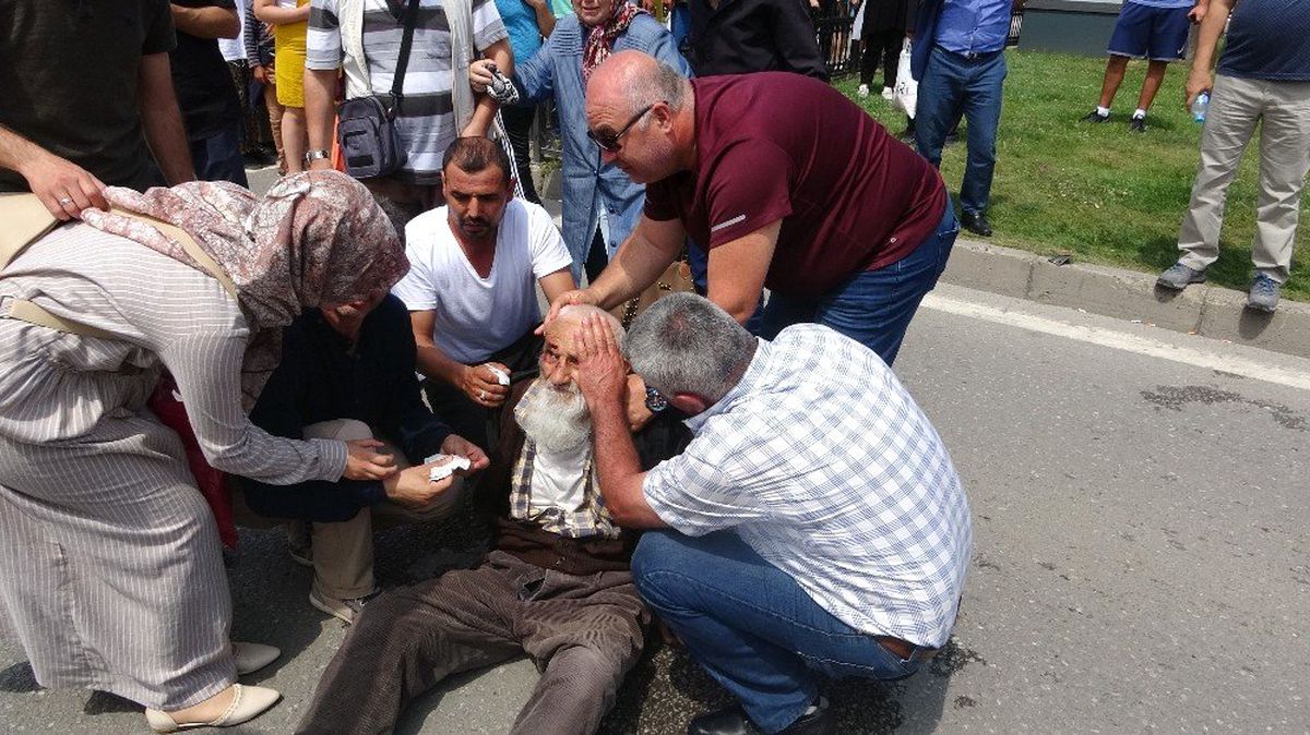 Vatandaşlar kamyonetin çarptığı yaşlı adam için seferber oldu