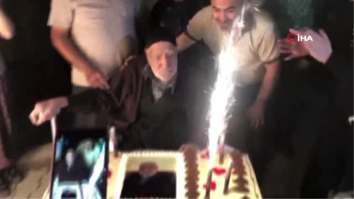 100 yaşında ilk kez doğum gününü kutladı