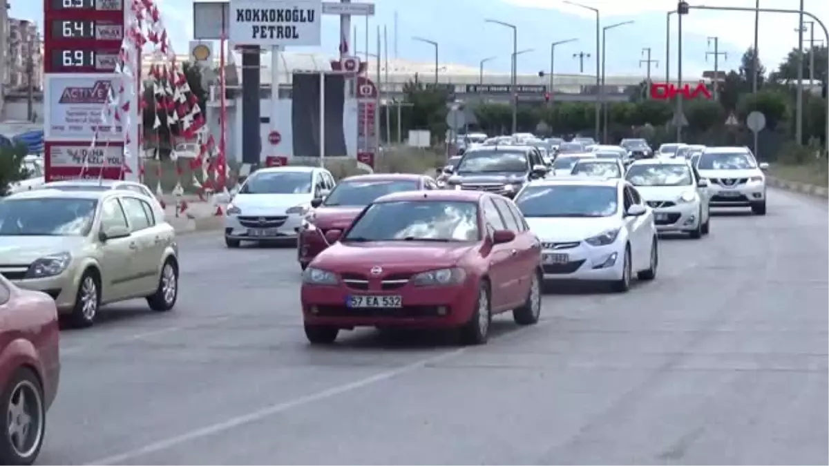 AFYONKARAHİSAR- ANTALYA YOLUNDA BAYRAM DÖNÜŞÜ YOĞUNLUK