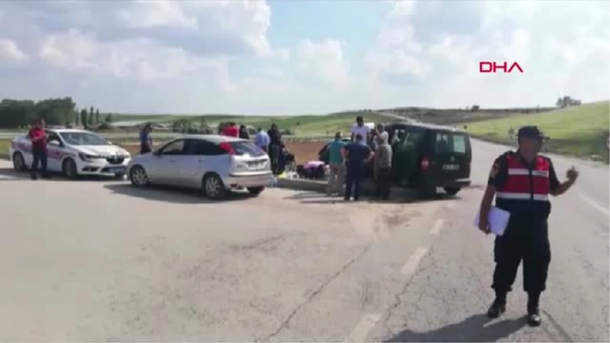 Ankara\'da hafif ticari araç ile otomobil çarpıştı: 6 yaralı