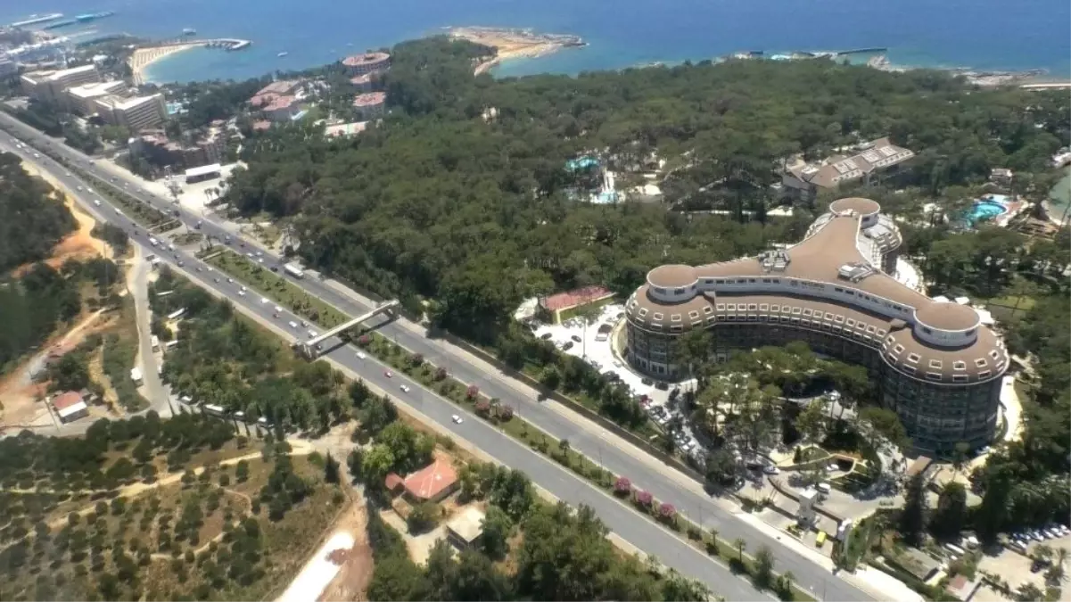 Antalya\'da bayram tatili dönüşü için yollarda 230 ekip ve 430 personel görev yapıyor